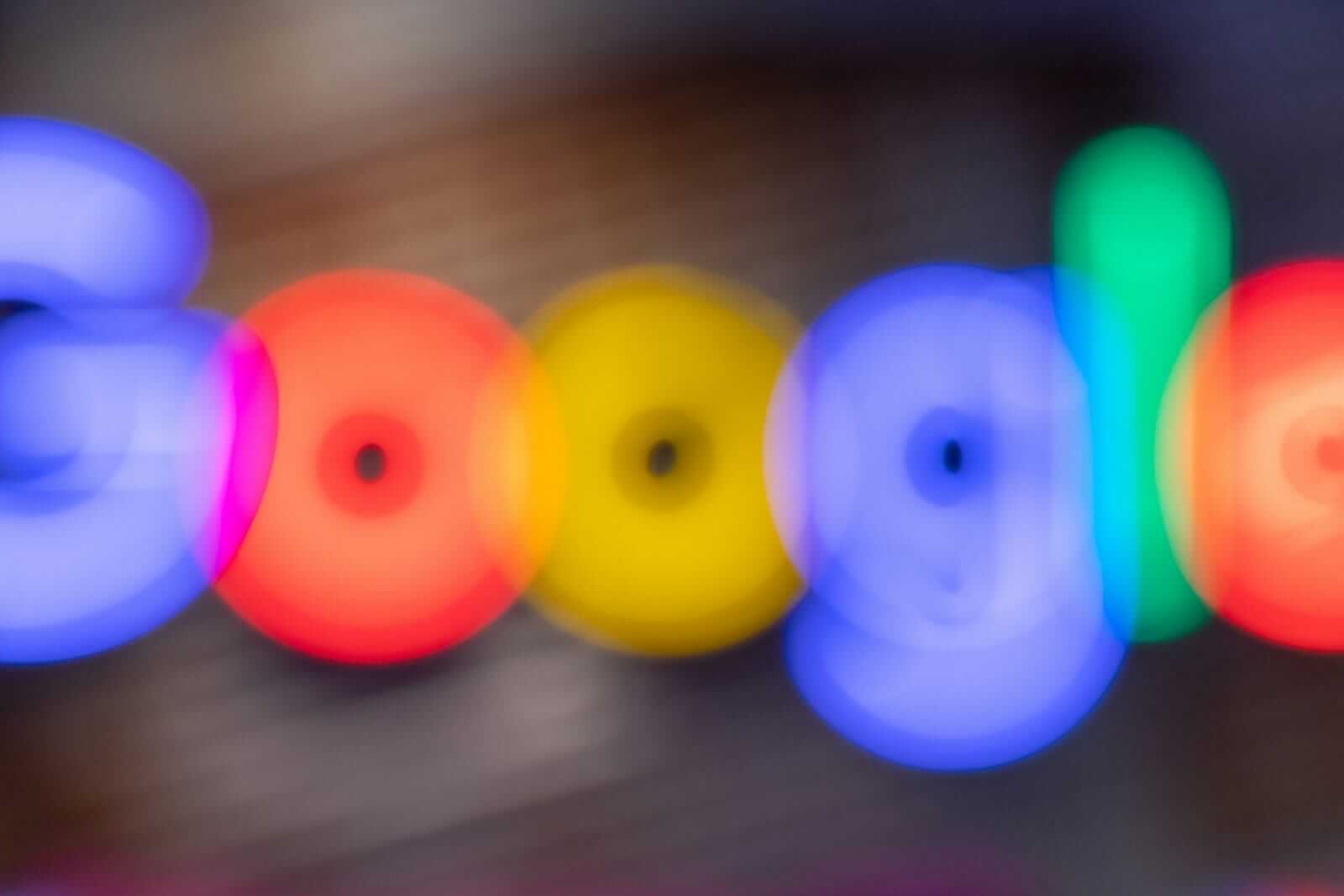 Verschwommene Lichter in bunten Farben Google